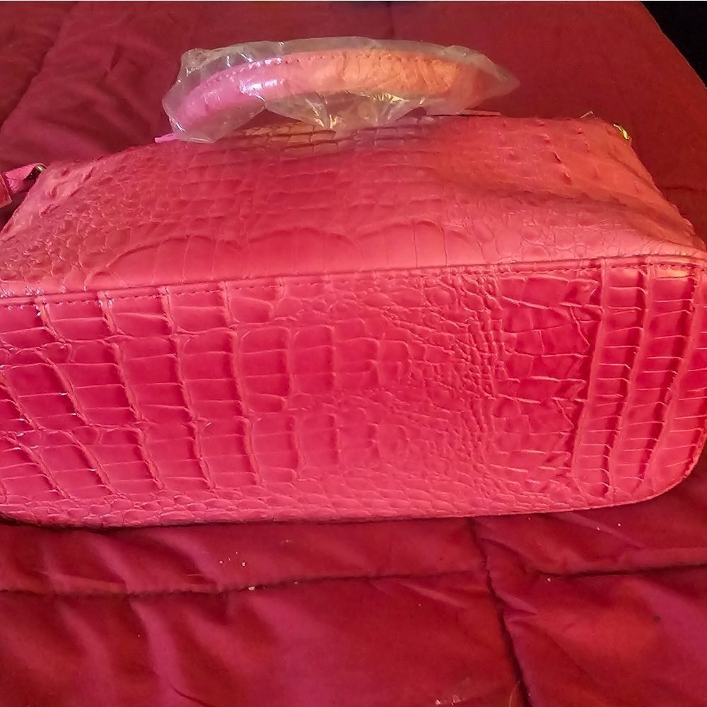 HOT PINK CROC SATCHEL - Picture 5 of 8